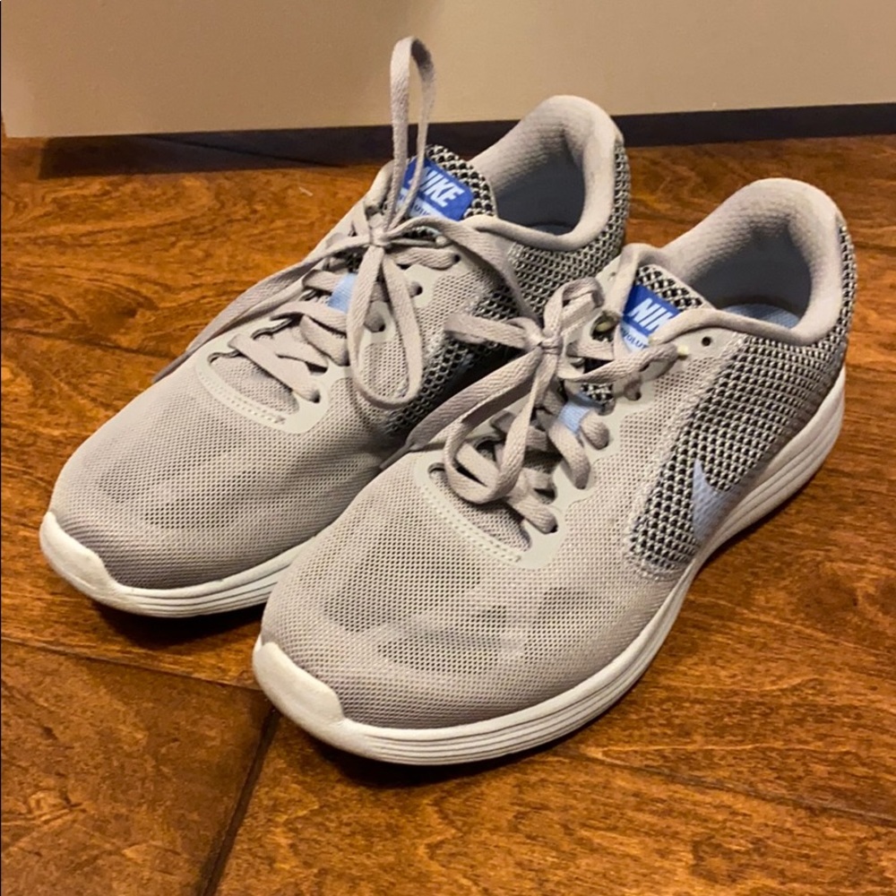 NIKE Revolution 3 Shoe